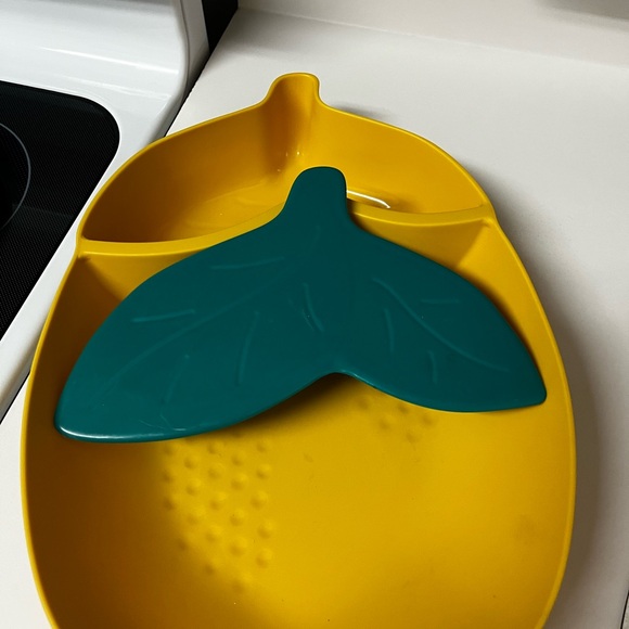Lemon shaped serving platter bowl with removable lid for separate compartment - Picture 4 of 6